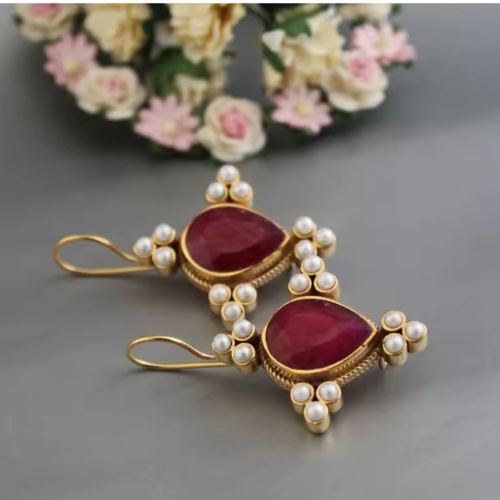 Vintage women Red Stone Pearl Drop Earrings Gold Tone Vintag